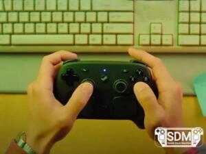 Nova divulgação do Steam Controller provoca debate: ele é maior que o DualSense do PS5?