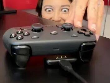 O carregador do Steam Controller é também transceptor sem fio — entenda por quê